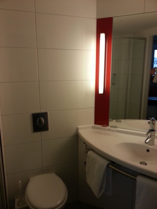 Sauberes Badezimmer ibis Berlin Kurfürstendamm