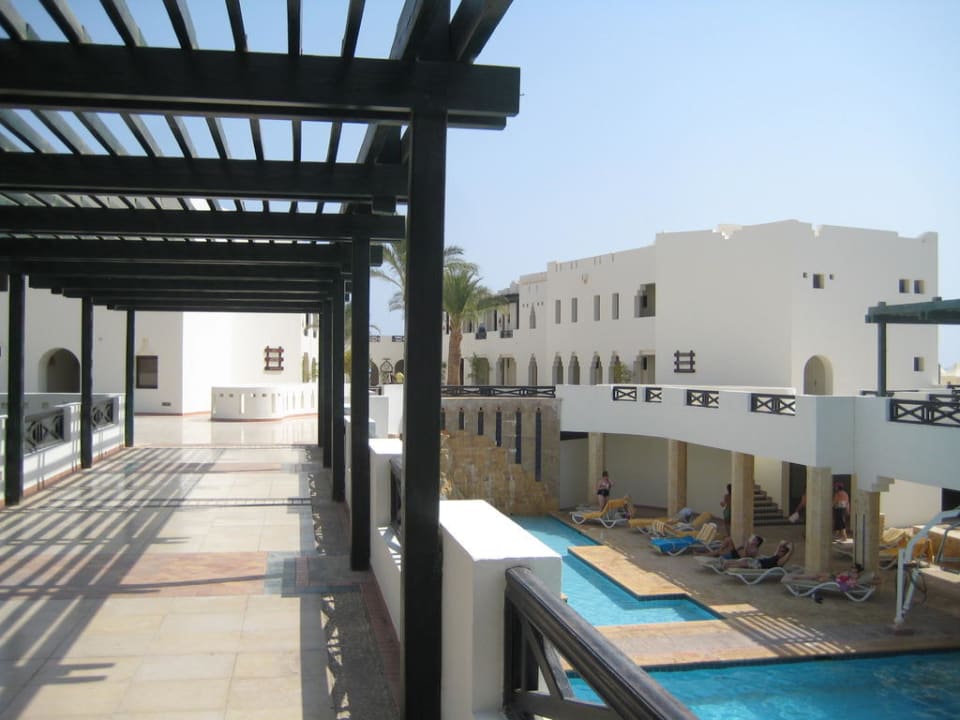 Auf dem Weg zum Hauptgebäude Sharm Resort