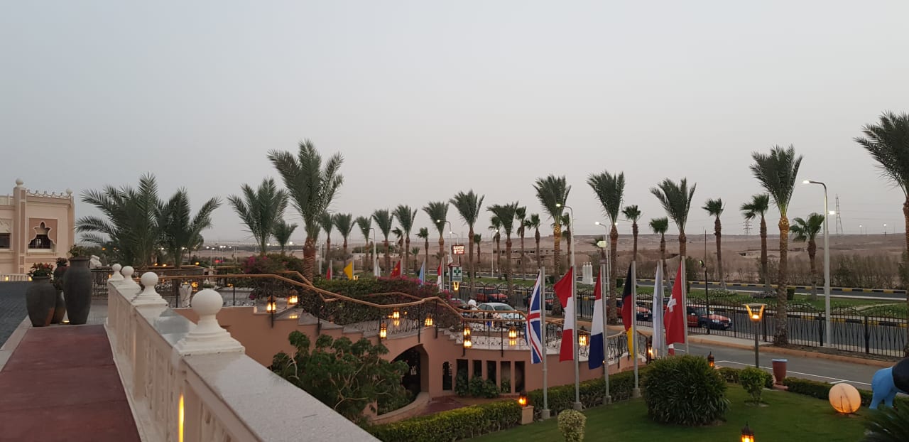 Straße vor dem Haupteingang Pickalbatros Palace Resort