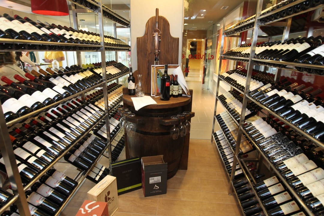 Cava de vino del Restaurante Hotel Norat Marina & Spa