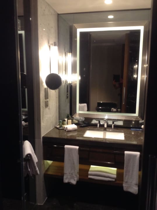 Bathroom Hilton Istanbul Bomonti Hotel & Conference Center