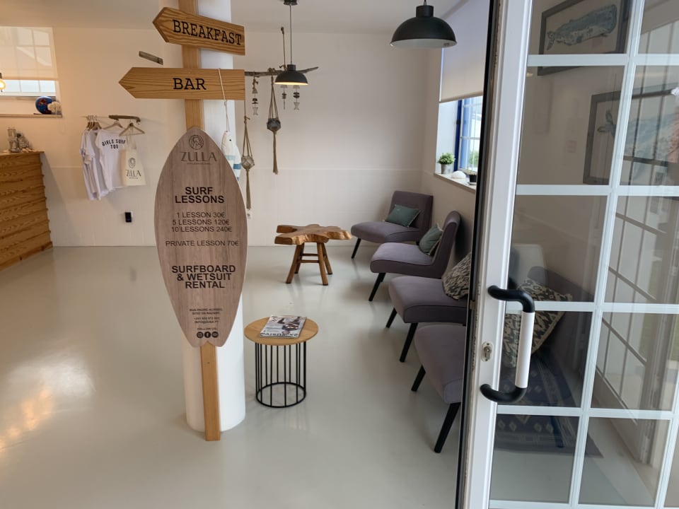 Lobby Zulla Nazare's Surf Village