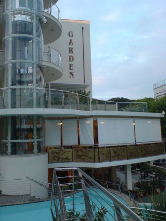 Hotel vom Pool aus gesehen Hotel Garden