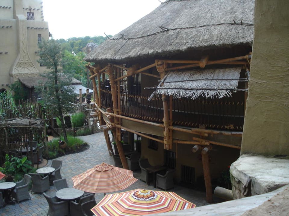 Innenhof Hotel Matamba - Phantasialand Erlebnishotel