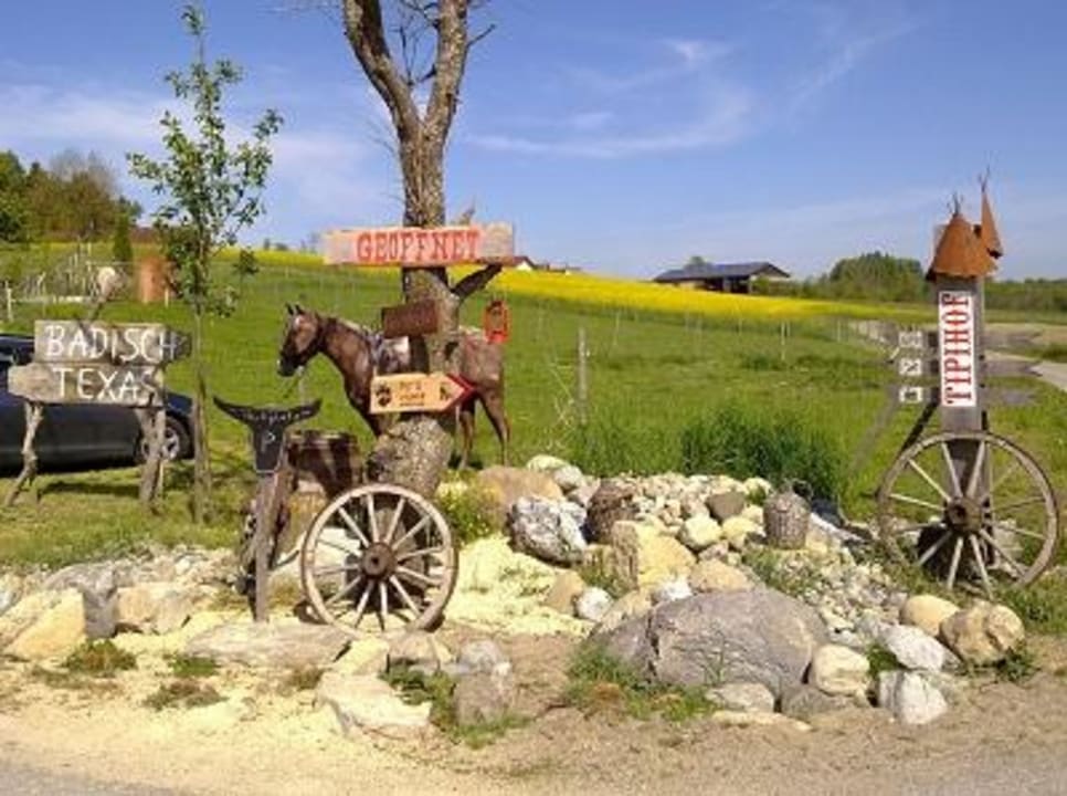 Einfahrt zum Tipihof Badisch Texas Ferienwohnungen Tipihof Sauldorf