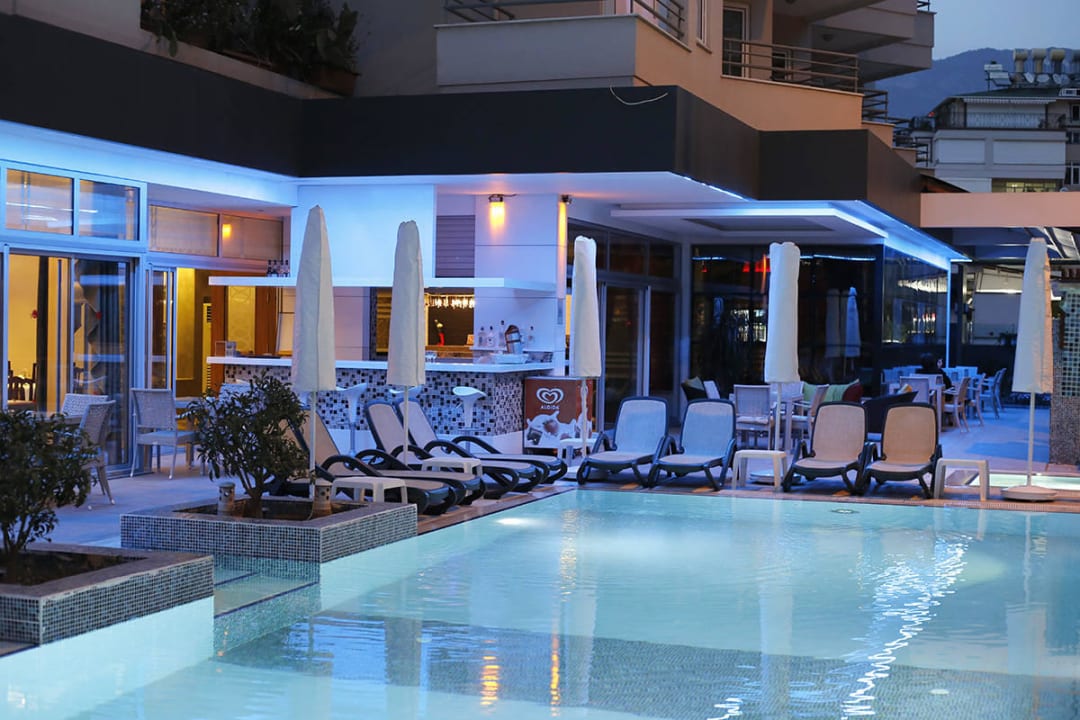 Okolice basenu Hatipoglu Beach Hotel