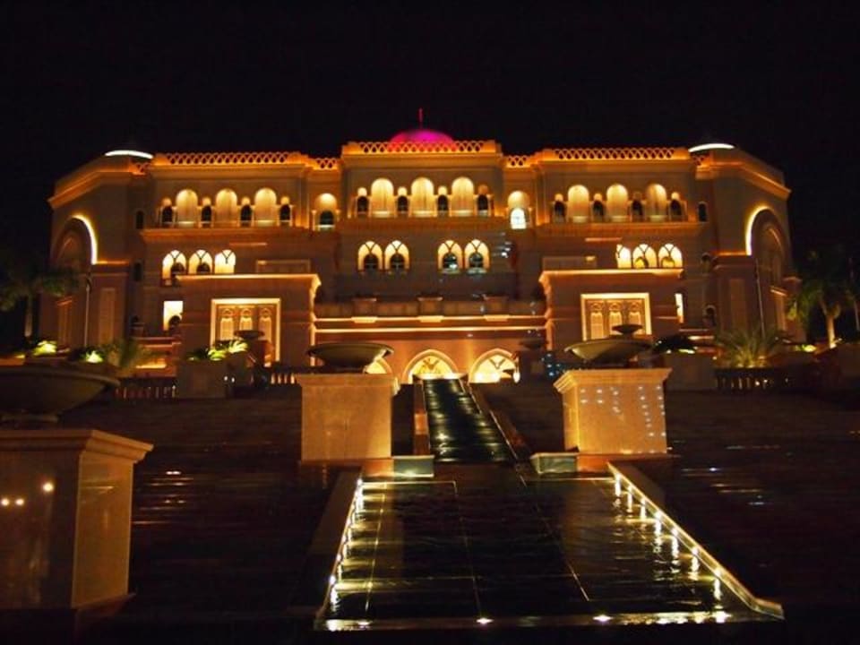 Vorfahrt bei Nacht Emirates Palace Mandarin Oriental