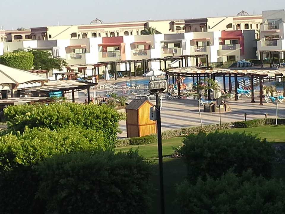 Eine Seite des Hotels SUNRISE Crystal Bay Resort