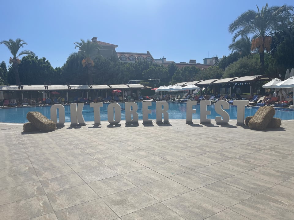 Pool Side Breeze Hotel