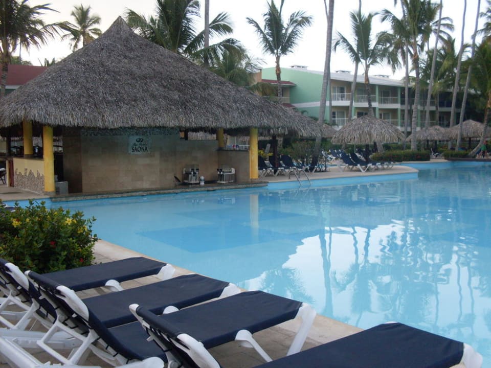 Pool und Poolbar vom Nachbarhotel Grand Palladium Select Bávaro Resort & Spa