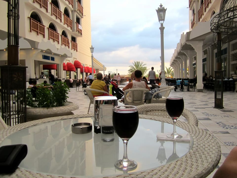 Im Innenhof Quattro Beach Spa & Resort