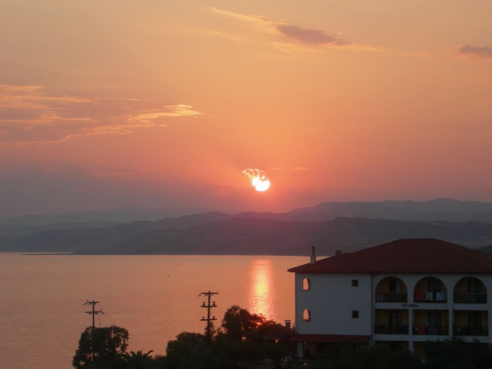 Beautifull sunset Akrathos Beach Hotel
