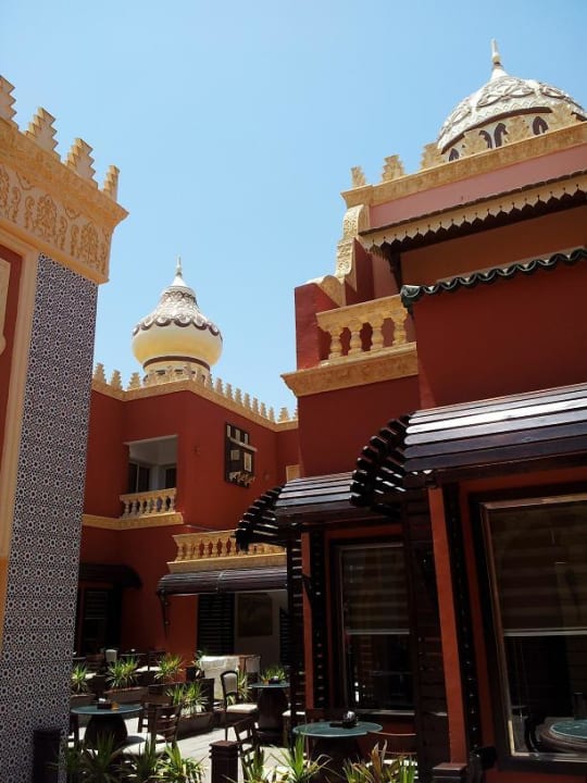 Eine der unzähligen Verweilmöglichkeiten Pickalbatros Alf Leila Wa Leila Resort - Neverland Hurghada