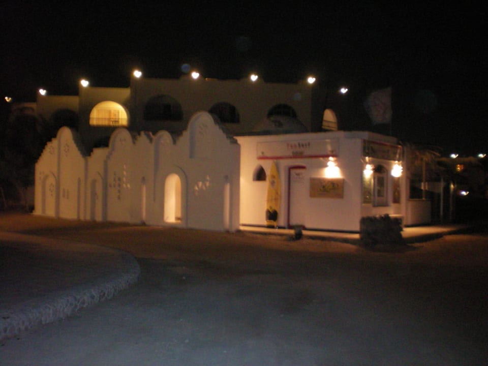 Hotelanlage bei Nacht Arabella Azur Resort