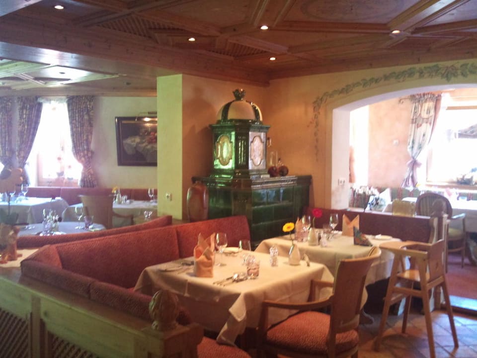 Sehr gemütlicher Speisesaal Hotel Alpin Spa Tuxerhof