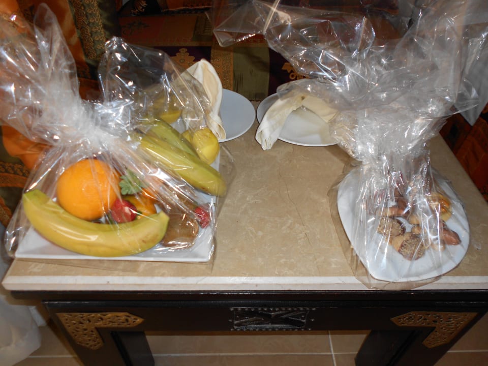 Obstkorb und Gebäck nach Check In  Pickalbatros Palace Resort