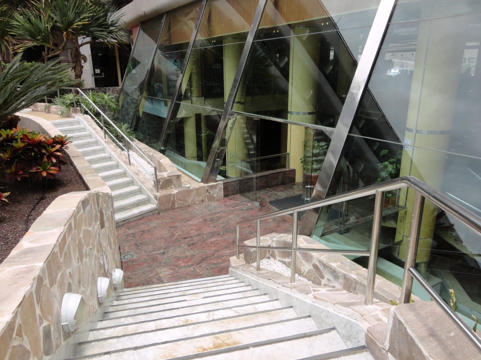 Zum Aussenbereich GF FANABE