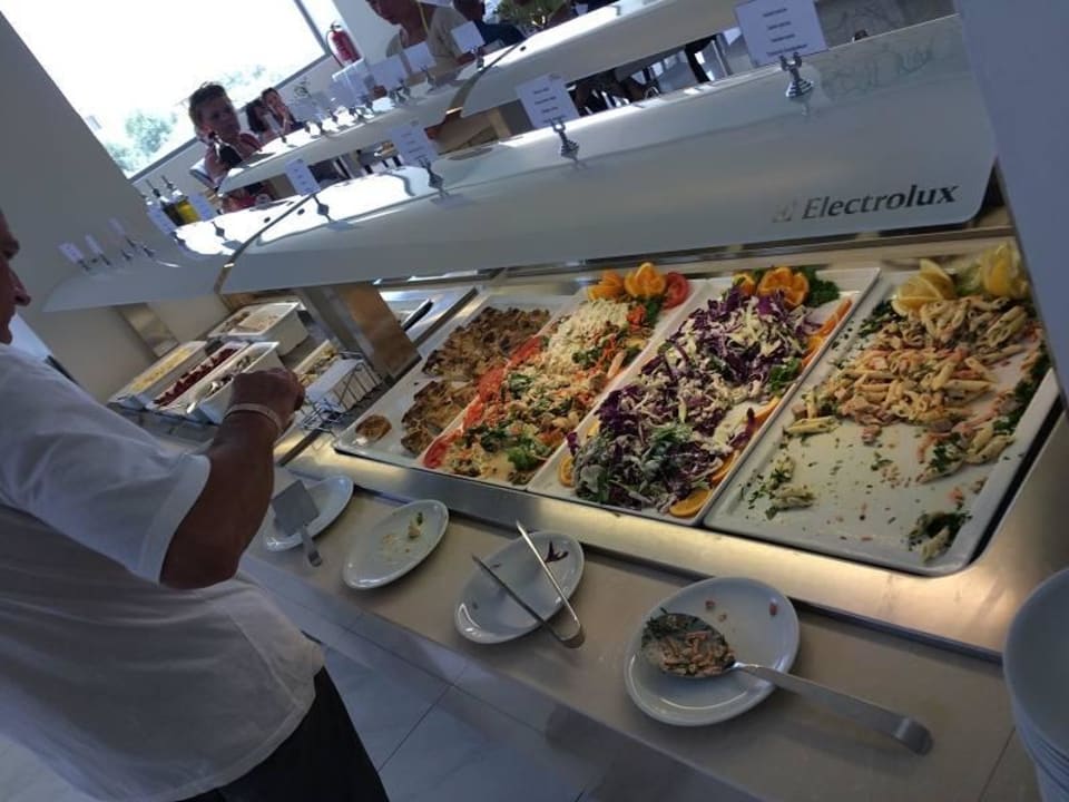 Mittagsbuffet Asterias Beach Resort