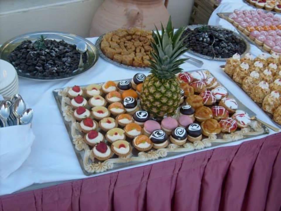 Leckeres Buffet Hydramis Palace Beach Resort
