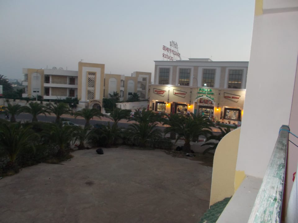 Ausblick auf Shoppingcenter Houda Golf & Beach Club