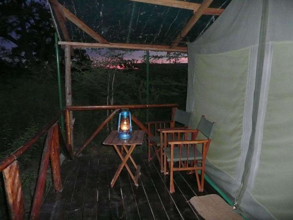 Zeltcamp am Abend Aruba-Mara Camp