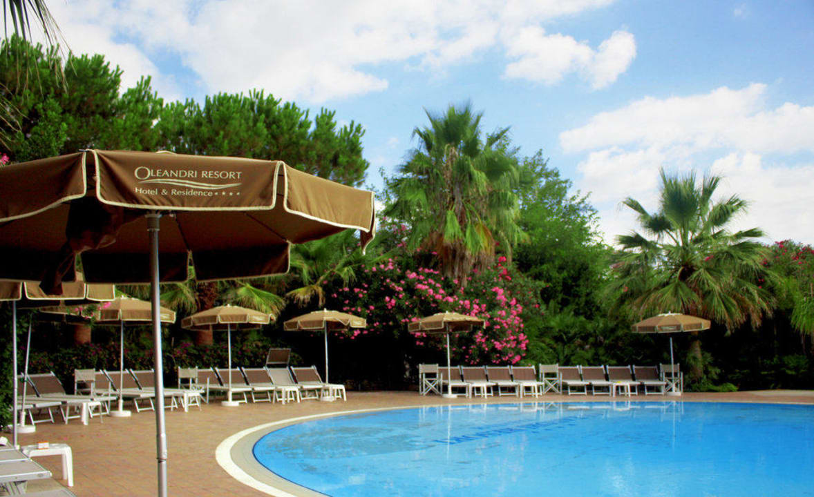 Piscina Oleandri Resort