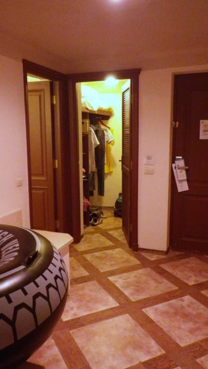 Flur im Zimmer 7022 mit Ankleideraum Pickalbatros Citadel Resort