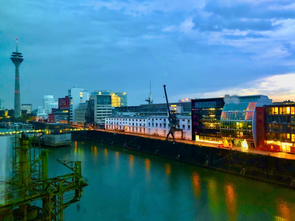 Ausblick Hotel Courtyard by Marriott Düsseldorf Hafen