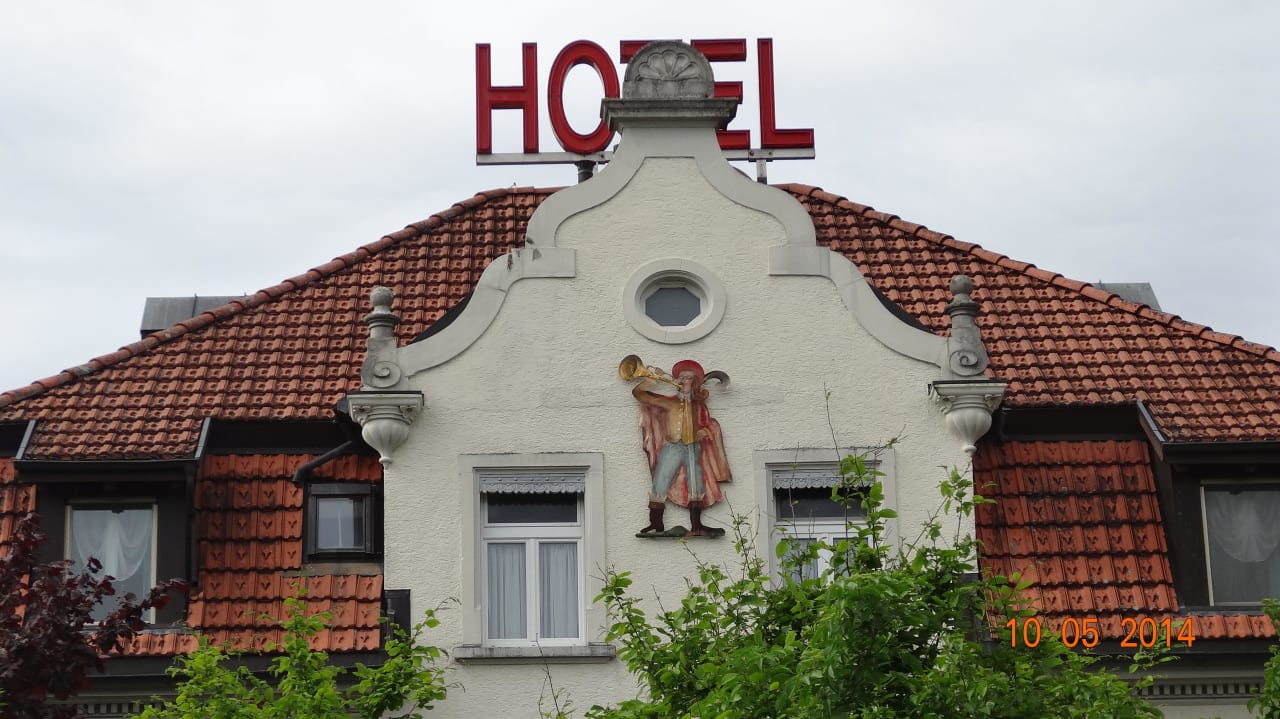 Der Trompeter als Malerei auf der Fassade Hotel Trompeterschlössle