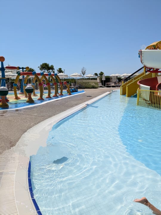 Pool Wave Resort