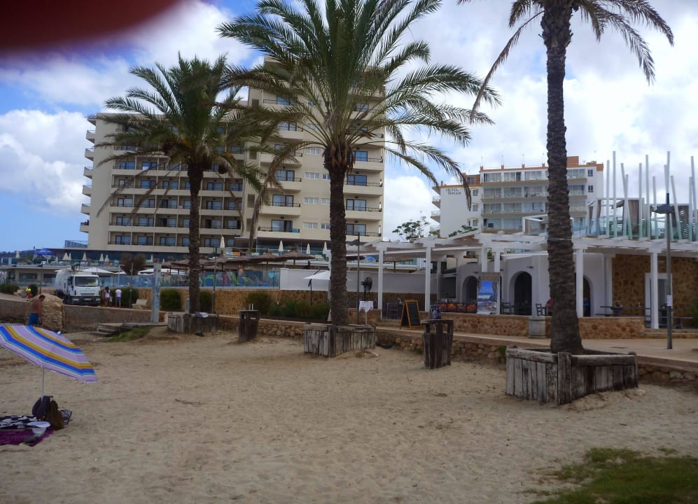 Blick zum Hotel NYX Hotel Ibiza - adults only