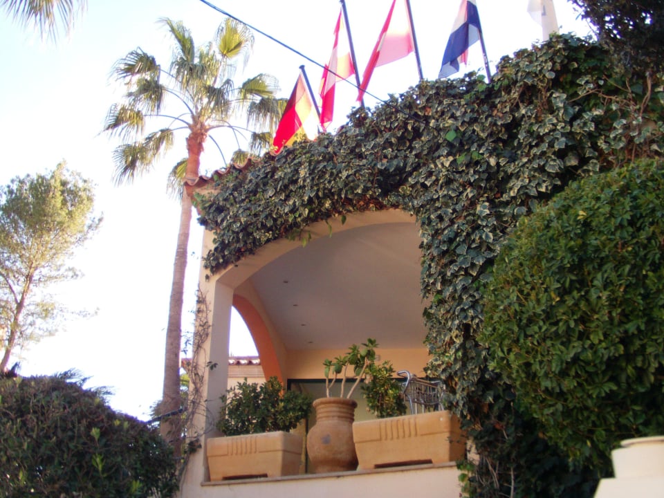 Blick von der Straße vorm Hotel Valentin Somni Hotel & Suites