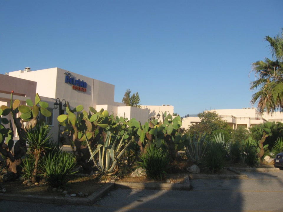 Parkplatz - Eingang Delfina Tropic Beach