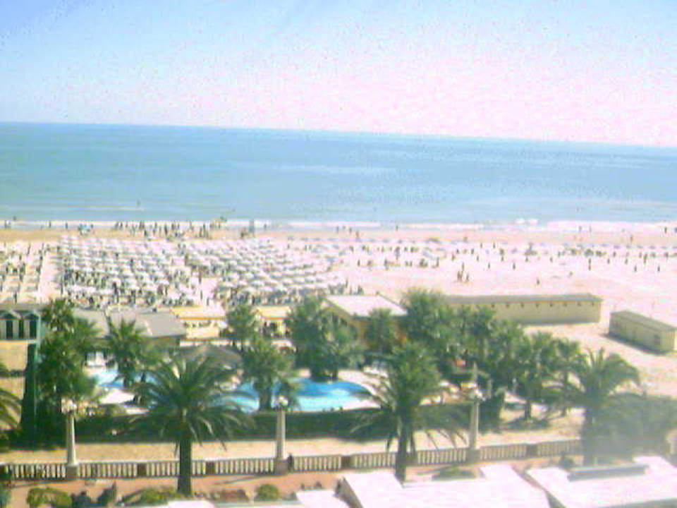 Blick vom Balkon de Hotels auf den Strand Hotel Europa