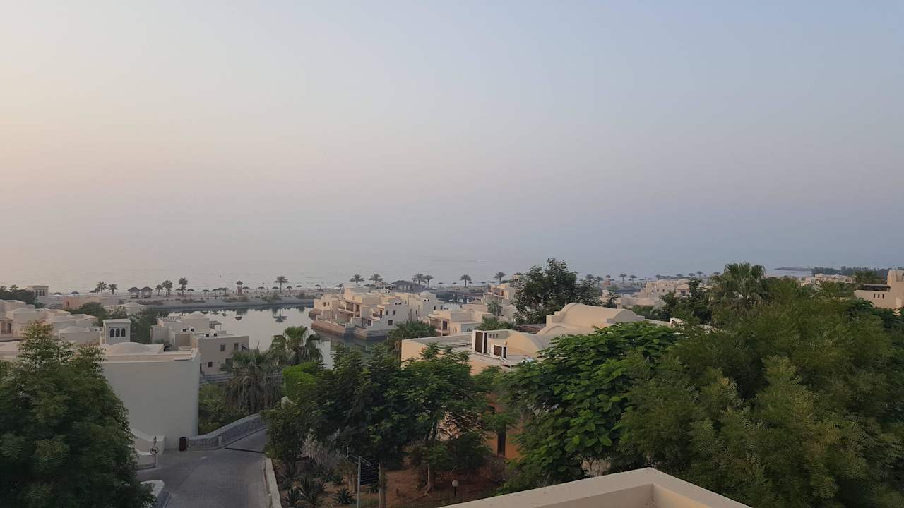 Aus unserem Zimmer The Cove Rotana Resort