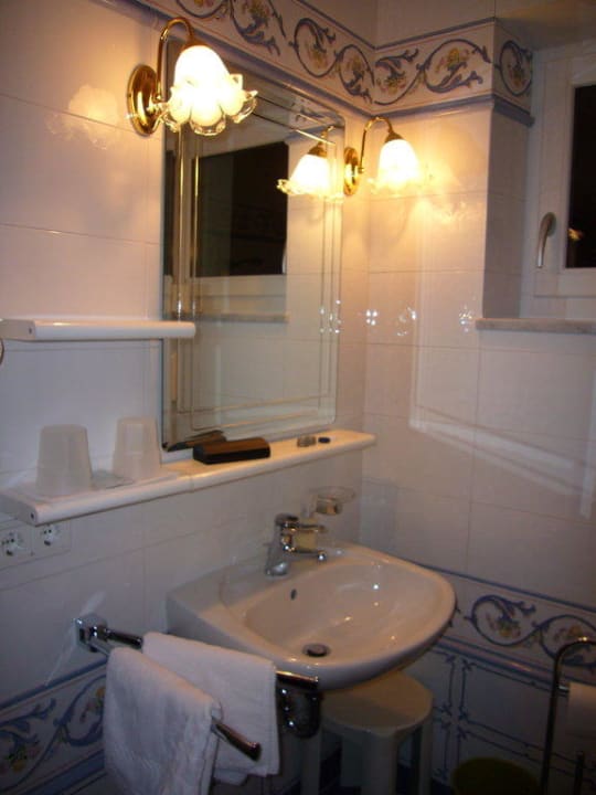 Bath, Badezimmer. Hotel Mareo Dolomites