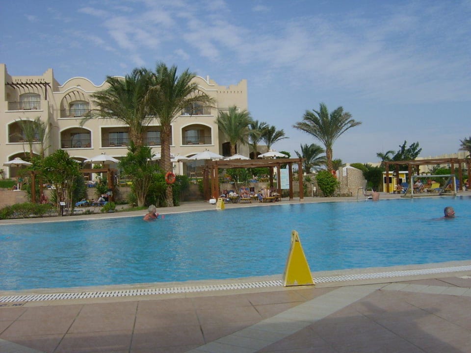 Blick von der Sonnenterrasse Hotel JAZ Makadi Star & Spa