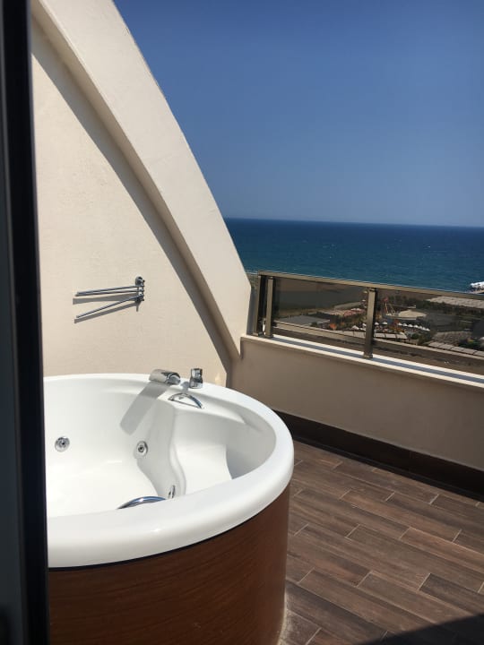 Zimmer Saturn Palace Resort Hotel