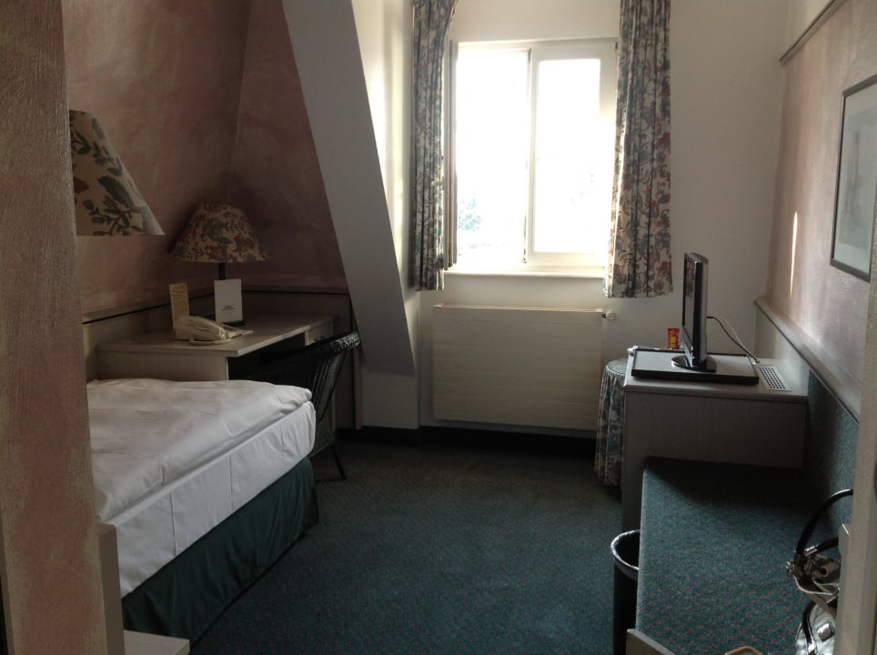 Einzelzimmer mit Blick zum Garten Hotel Landhaus Alpinia