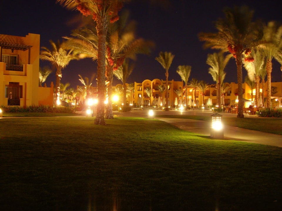 Gartenanlage schön beleuchtet Stella Beach Resort & Spa Makadi Bay