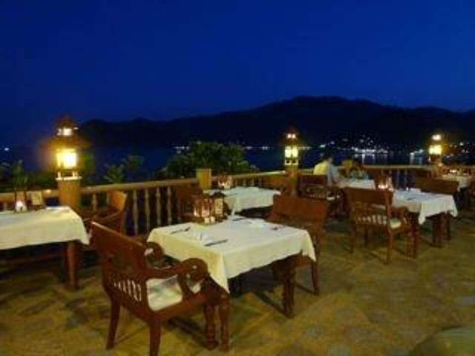 Zum Abendessen Santhiya Koh Phangan Resort & Spa