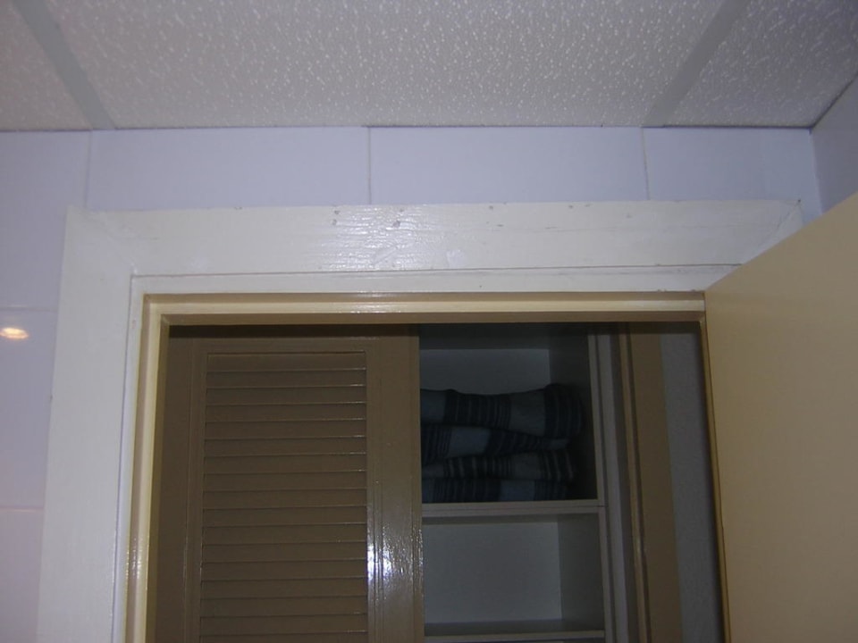 Baufällige Türrahmen BelleVue Club