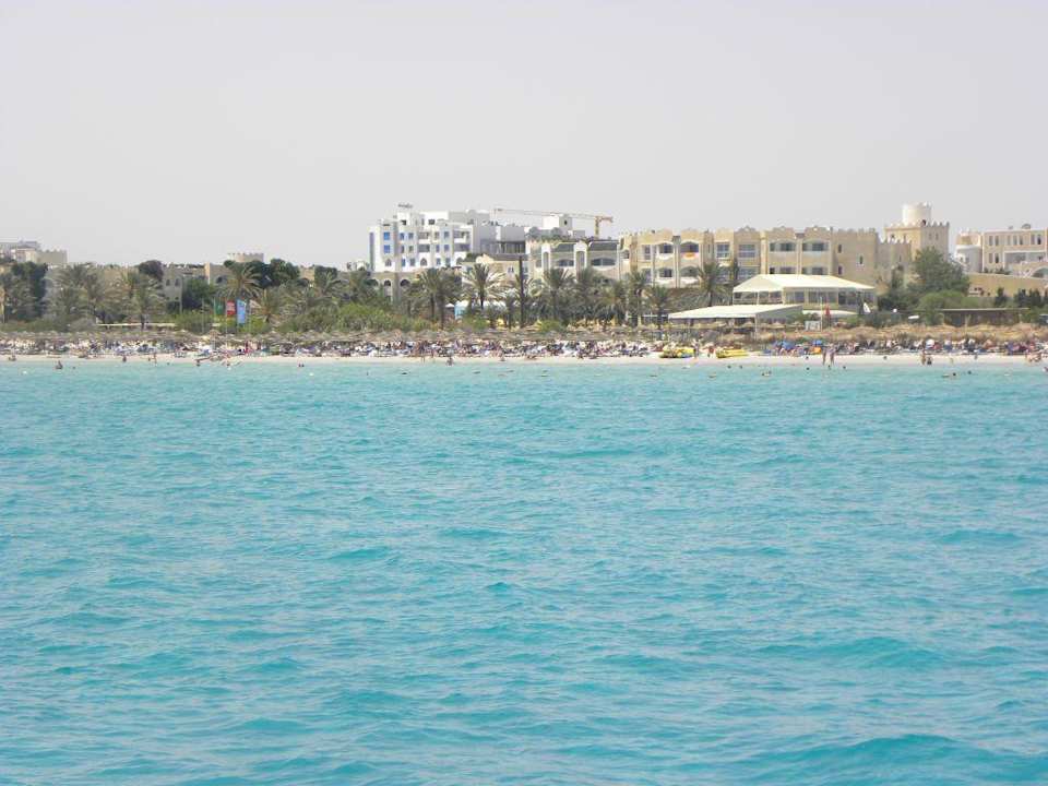 Widok na hotel ze statku pirackiego Mahdia Beach & Aquapark