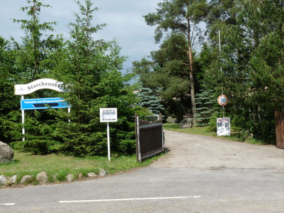 Einfahrt zum Restaurant Storchennest Feriendorf Storchennest