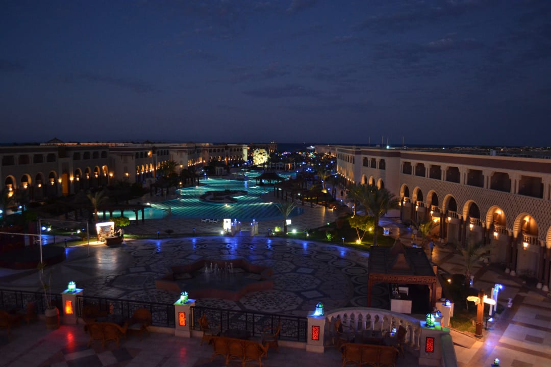 Piscine by night Sentido Mamlouk Palace Resort