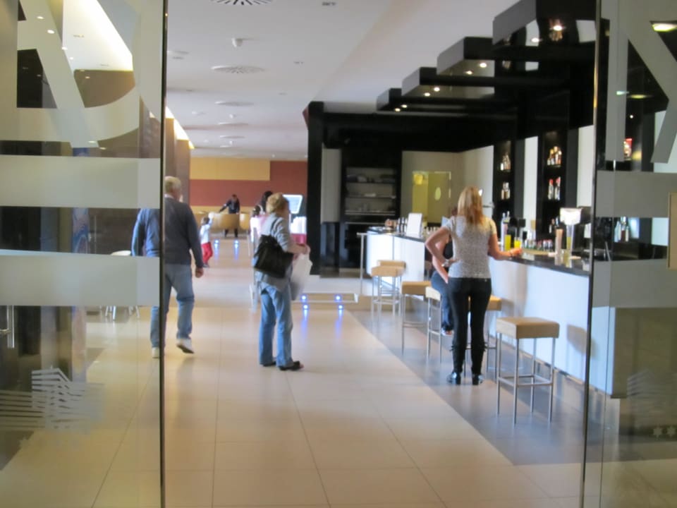 Geöffneter Barbereich BLUESEA Gran Cervantes