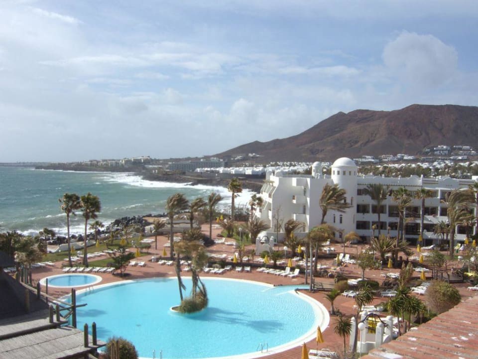 Der runde Pool H10 Timanfaya Palace - Adults only