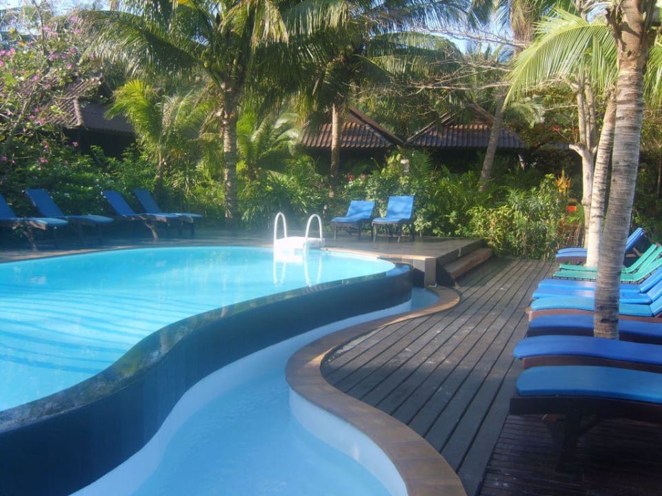 Swimming-Pool Hotel Salad Hut