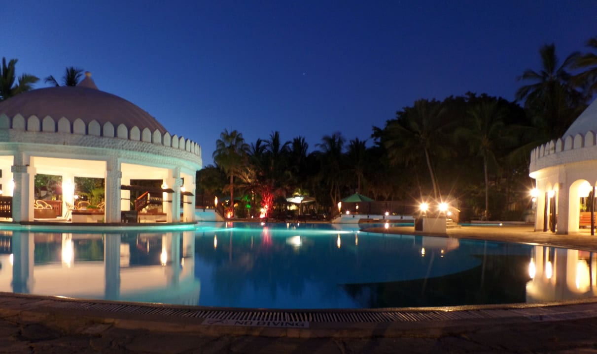 Poolside Hotel Southern Palms Beach Resort