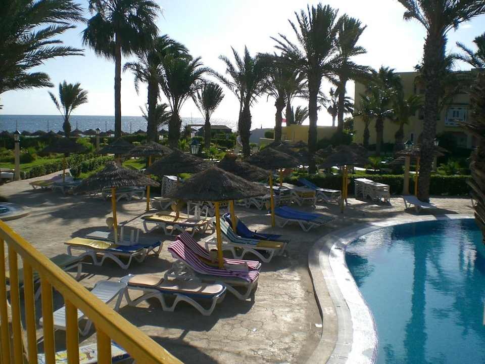 Blick auf den Weg zum STRAND Houda Golf & Beach Club